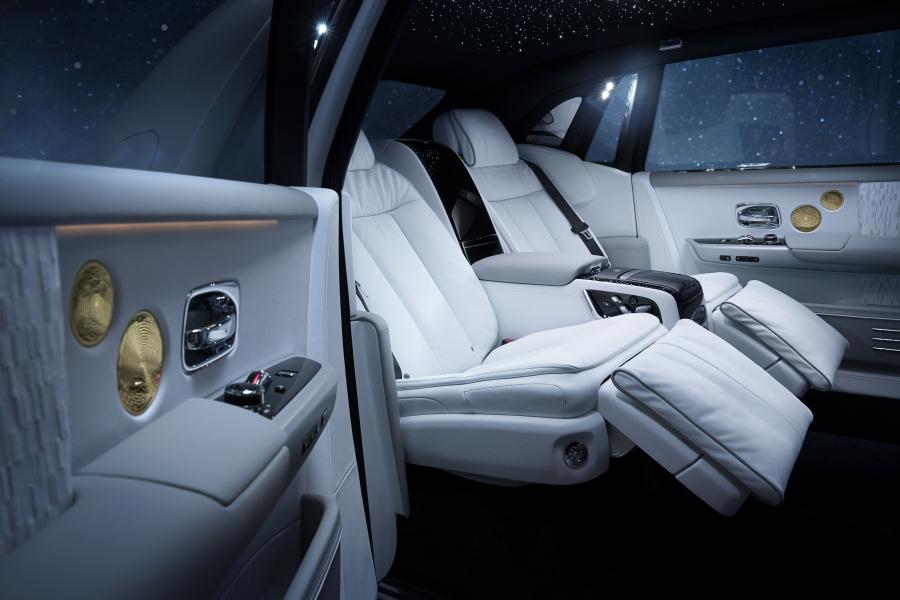 Интерьер Rolls-Royce Phantom Tranquillity 2019 года  (фото 11 из 17)